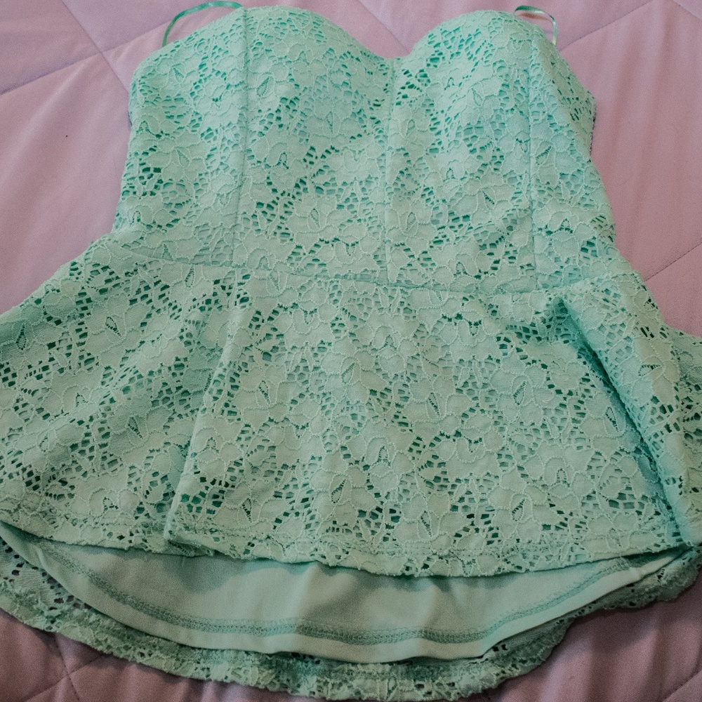 Stretch Strapless Flared Lace Tube Top